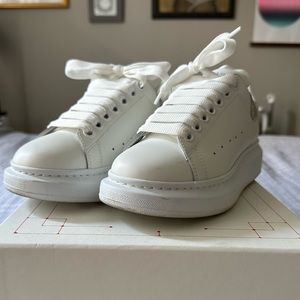 Authentic Alexander McQueen Oversized Sneaker in White/shock Pink Size 8